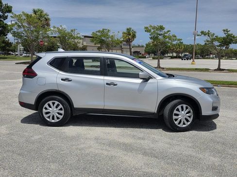 Used 2020 Nissan Rogue S FWD image 30