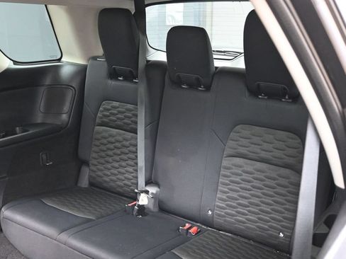 Used 2022 Nissan Pathfinder SV FWD image 36