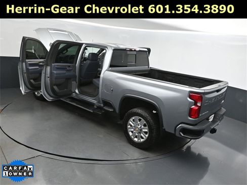 Used 2024 Chevrolet Silverado 2500 High Country image 2