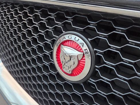 Used 2017 Jaguar F-PACE Prestige image 25