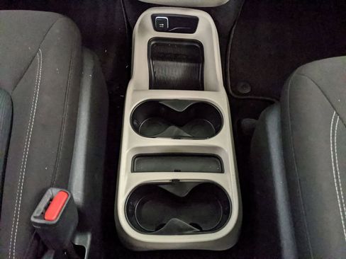 Used 2023 Chrysler Voyager LX FWD image 10