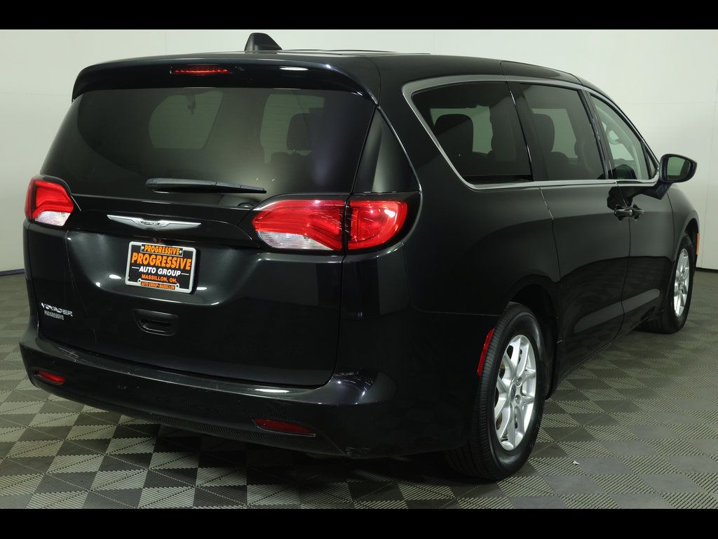 Used 2023 Chrysler Voyager LX FWD image 13