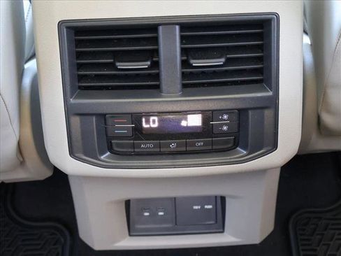 Used 2023 Volkswagen Atlas SE w/ Panoramic Sunroof Package AWD/4WD image 25