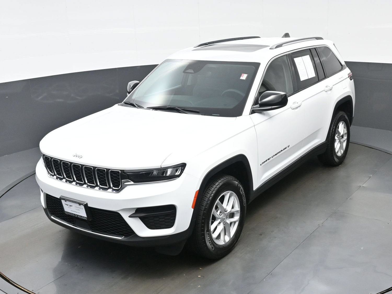 Used 2023 Jeep Grand Cherokee Laredo X AWD/4WD image 32
