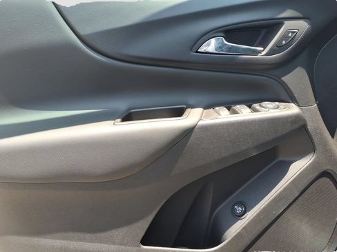 Used 2024 Chevrolet Equinox LT FWD image 17