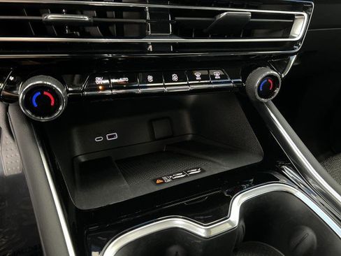 Used 2026 Chevrolet Traverse LT image 17