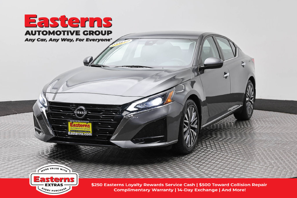 Used 2023 Nissan Altima 2.5 SV FWD image 1