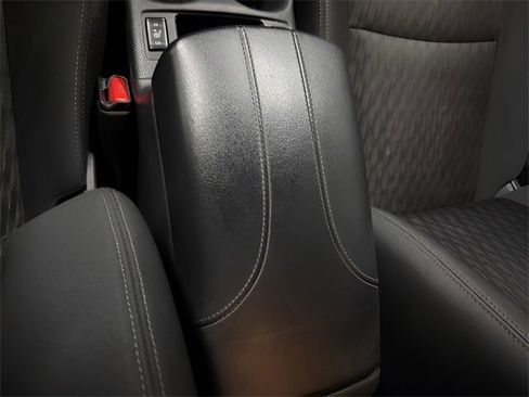 Used 2019 Nissan Rogue SV image 15