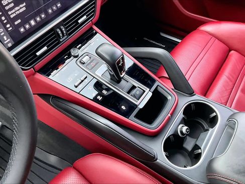 Used 2019 Porsche Cayenne image 15