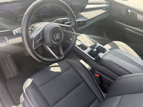 Used 2025 Buick Enclave Preferred AWD/4WD image 11