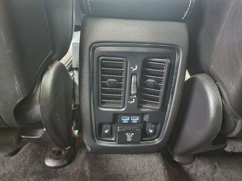 Used 2015 Jeep Grand Cherokee SRT w/ Luxury Group II AWD/4WD image 28