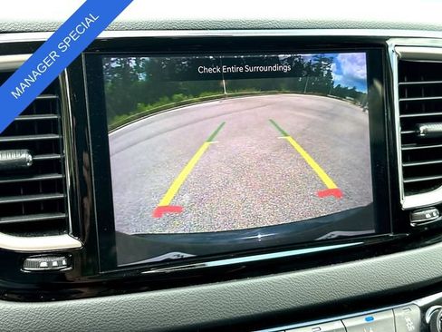 Used 2023 Chrysler Pacifica Touring-L FWD image 15