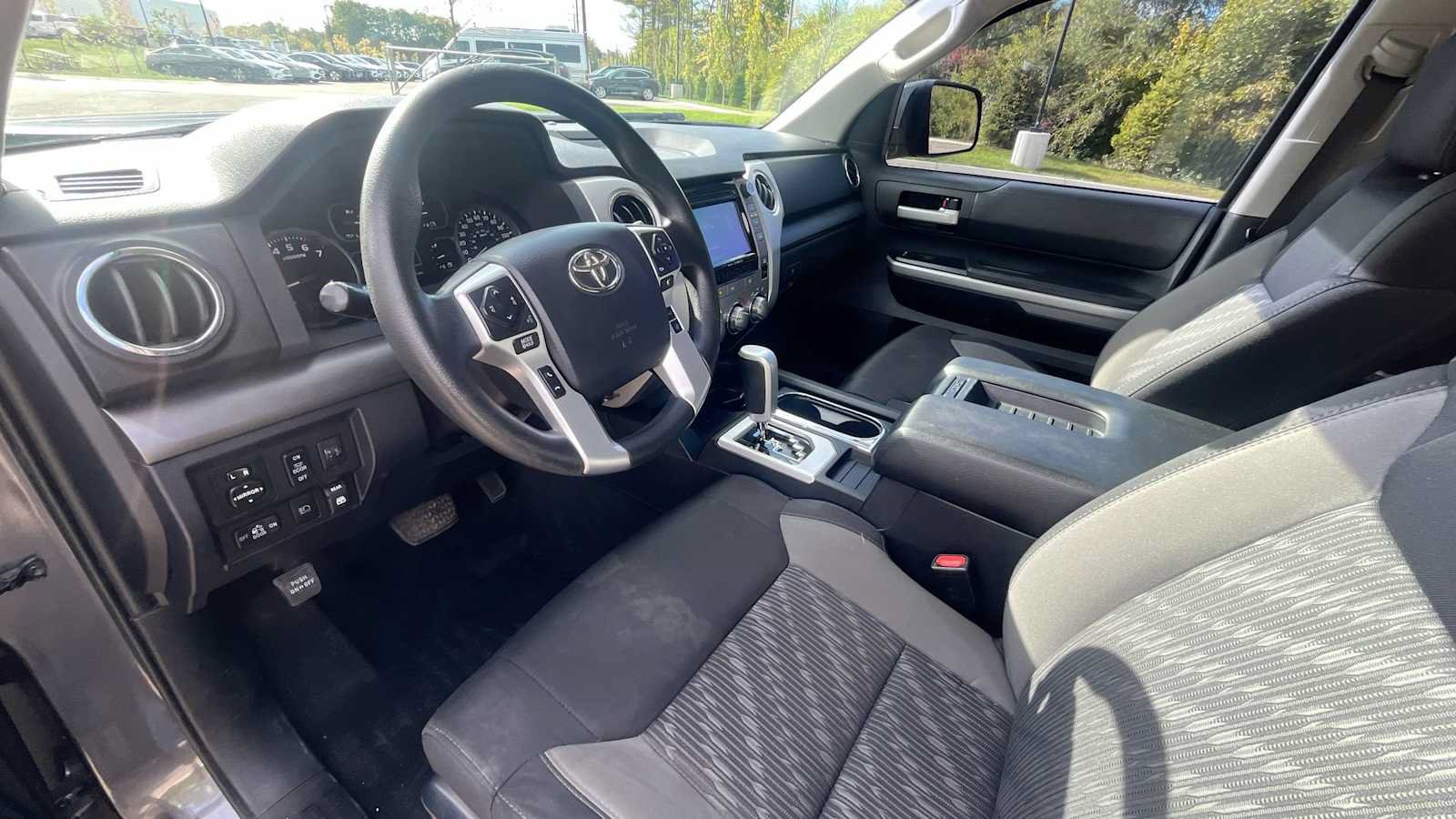 Used 2018 Toyota Tundra SR5 w/ SR5 Upgrade Package AWD/4WD image 14
