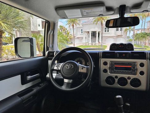Used 2014 Toyota FJ Cruiser 4WD w/ Upgrade Package image 12