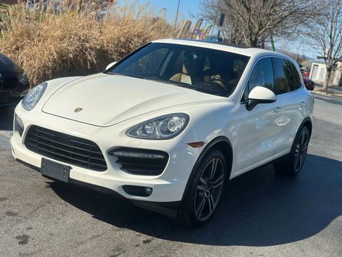 Used 2011 Porsche Cayenne Turbo image 1