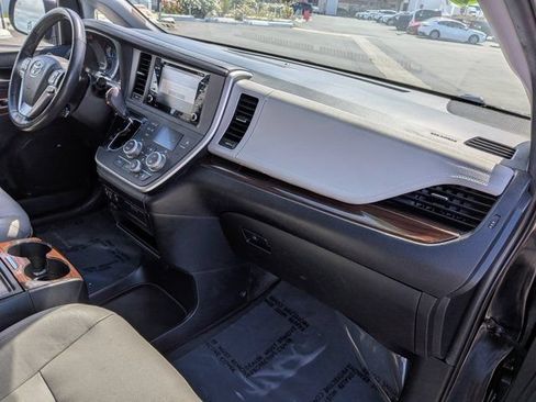 Used 2020 Toyota Sienna Limited w/ Carpet Mat Package FWD image 6