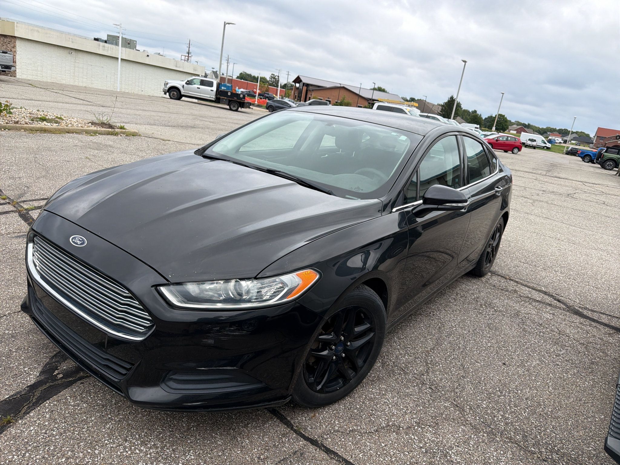 Used 2015 Ford Fusion SE FWD image 2