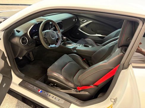 Used 2018 Chevrolet Camaro ZL1 RWD image 5