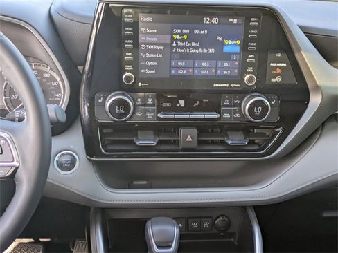 Used 2021 Toyota Highlander XLE image 20