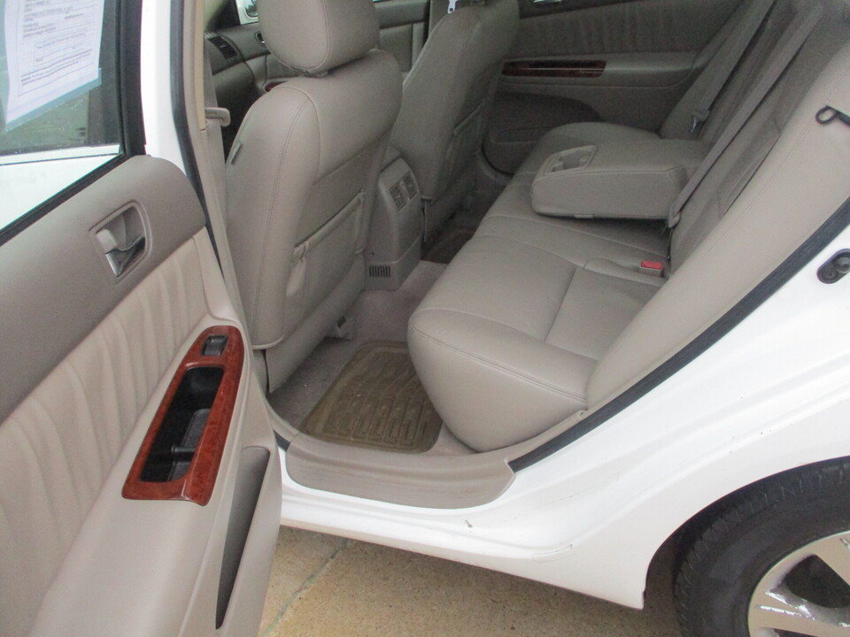 Used 2005 Toyota Camry XLE w/ VSC & Side Airbag Pkg FWD image 23
