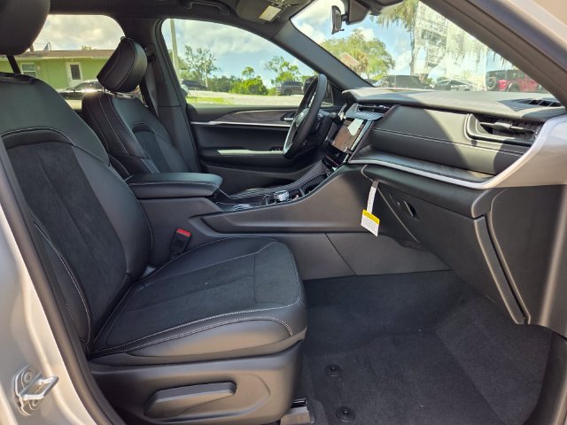 New 2026 Jeep Grand Cherokee Altitude RWD image 17