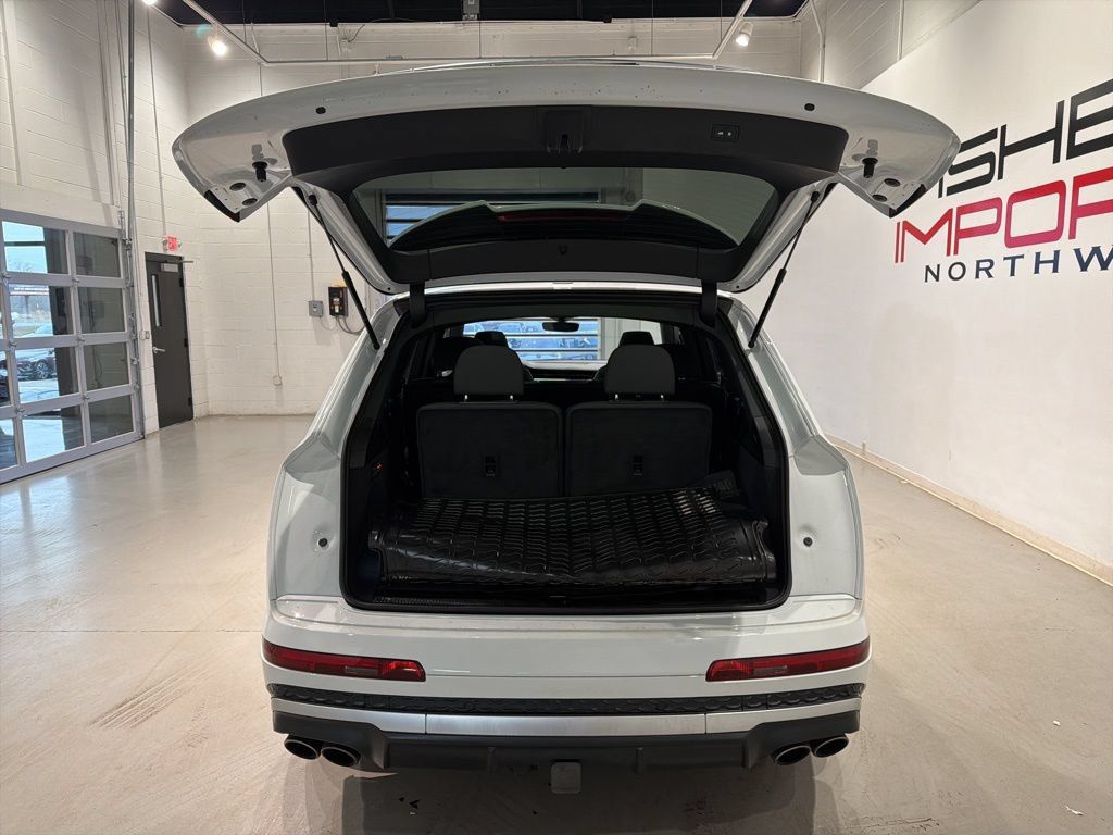 Used 2025 Audi SQ7 Prestige AWD/4WD image 42