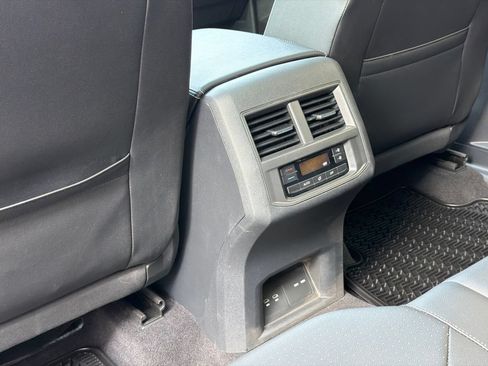 Used 2023 Volkswagen Atlas SEL AWD/4WD image 37