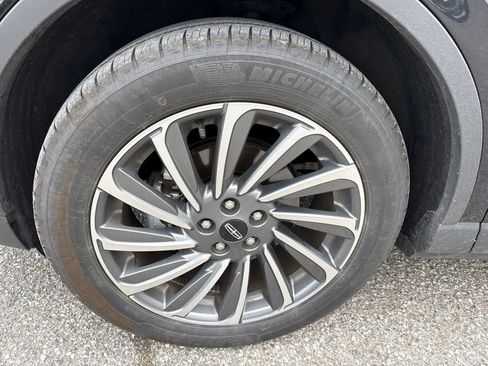 Used 2023 Lincoln Corsair Reserve AWD/4WD image 2