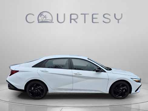 New 2026 Hyundai Elantra SEL Sport FWD image 6