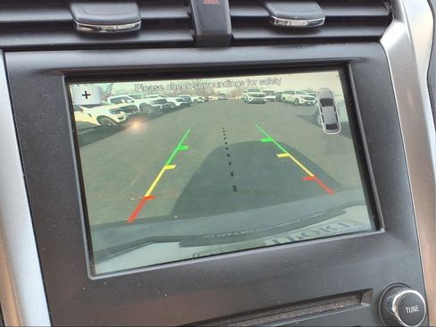 Used 2018 Ford Fusion SE w/ Fusion SE Technology Package image 6