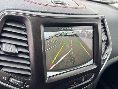 Used 2022 Jeep Cherokee Trailhawk image 21