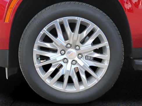 Used 2025 Chevrolet Suburban Premier image 11