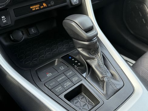 Used 2020 Toyota RAV4 XLE image 20