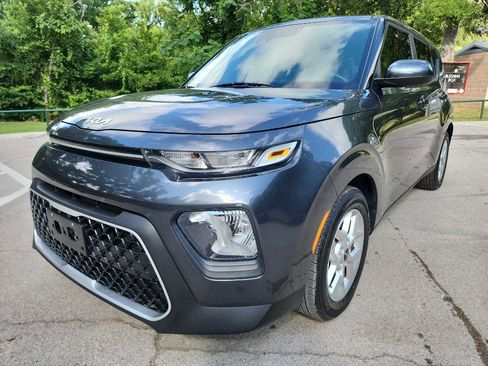 Used 2022 Kia Soul LX w/ Technology Package image 3