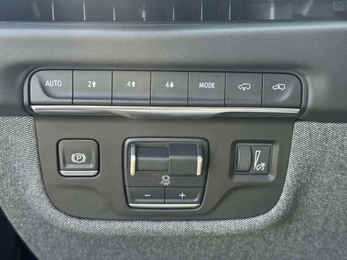 Used 2025 Cadillac Escalade Sport Platinum w/ LPO, Floor Liner Package AWD/4WD image 21
