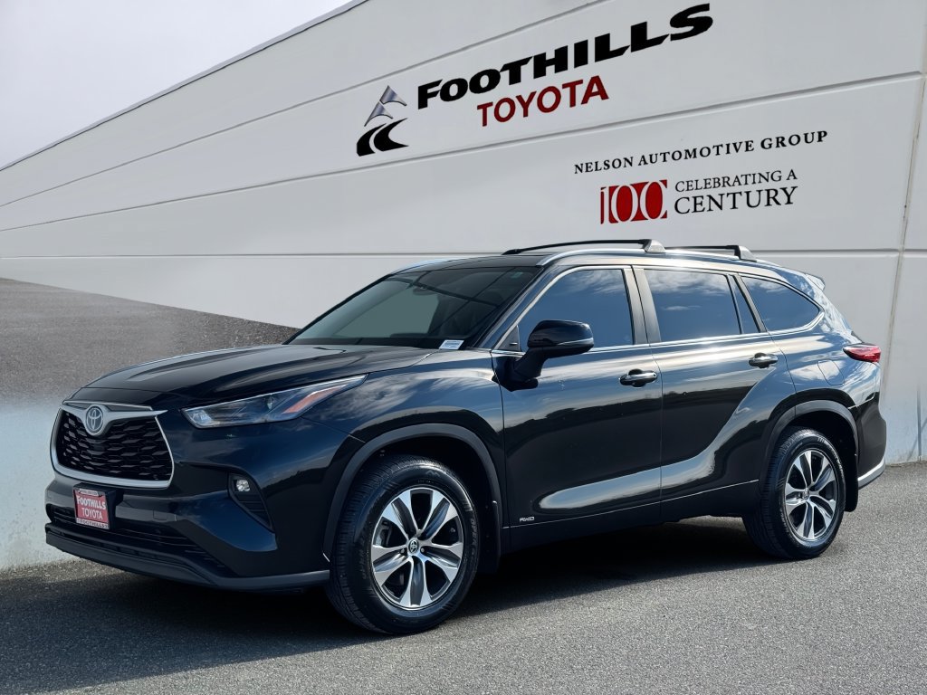 Used 2023 Toyota Highlander XLE AWD/4WD image 3