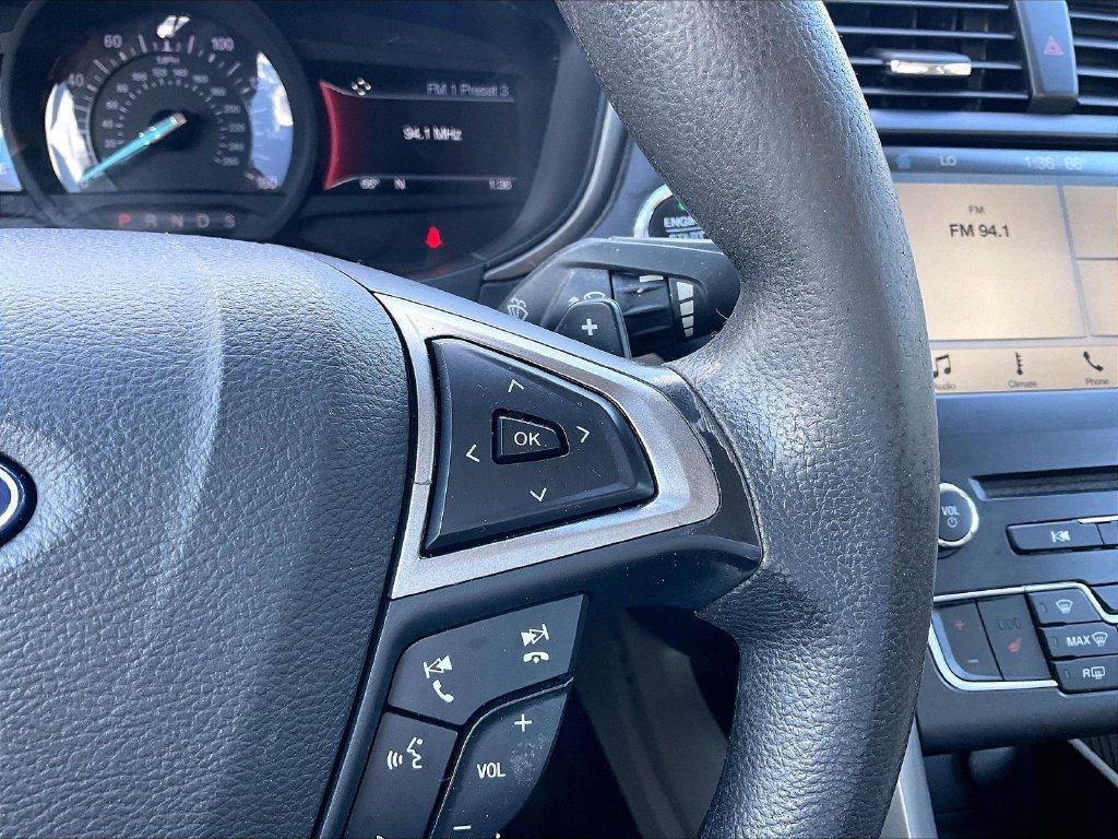 Used 2018 Ford Fusion SE w/ Fusion SE Technology Package FWD image 22