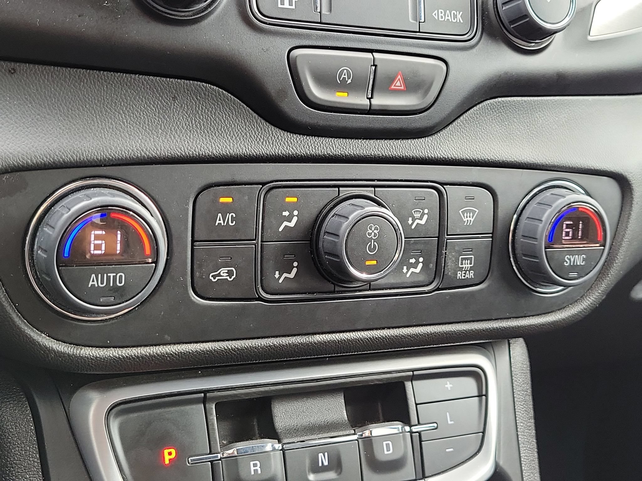 Used 2024 GMC Terrain SLT AWD/4WD image 19