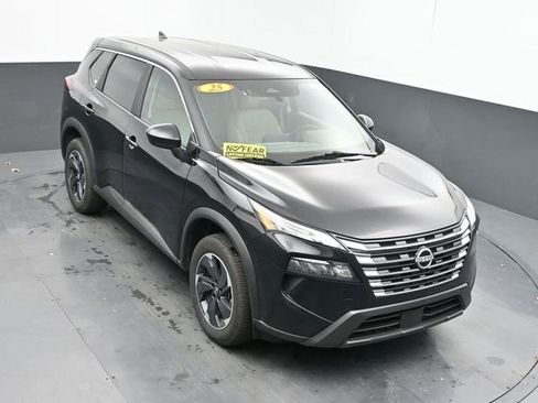 Used 2025 Nissan Rogue SV FWD image 13