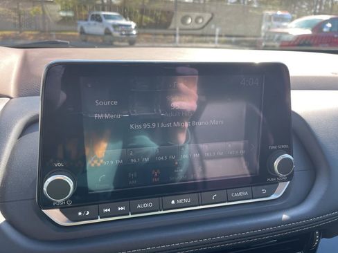 Used 2023 Nissan Rogue SL AWD/4WD image 10