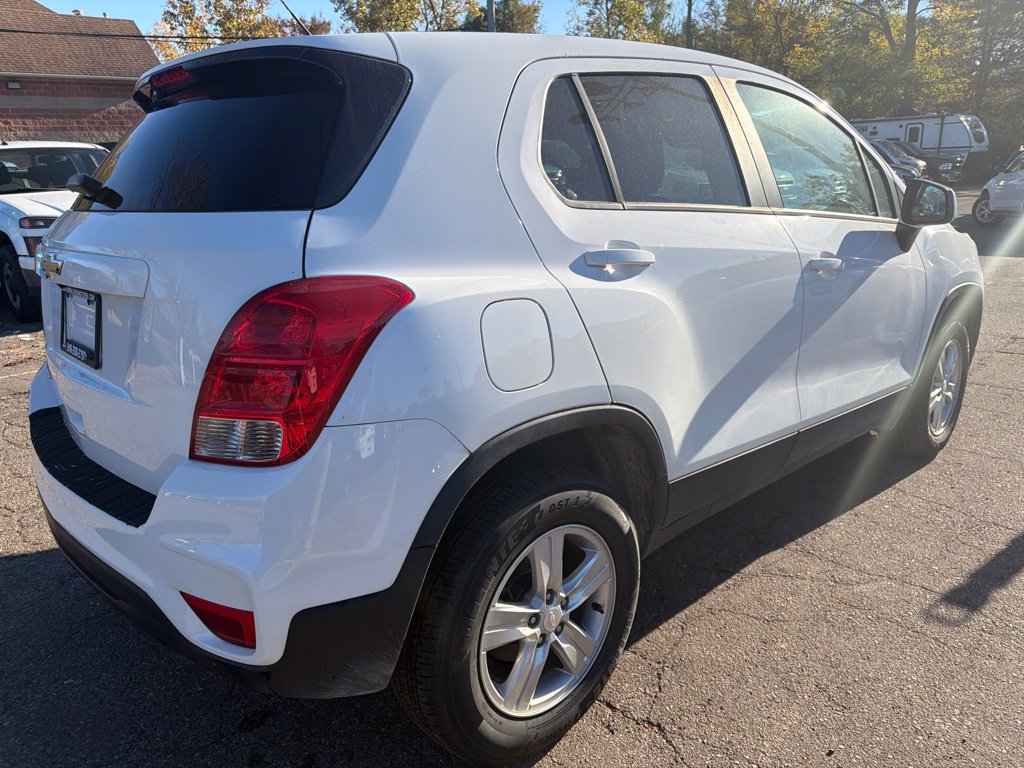 Used 2022 Chevrolet Trax LS w/ Tint and Cruise Package AWD/4WD image 5