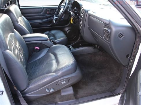 Used 1999 Chevrolet Blazer LT image 36