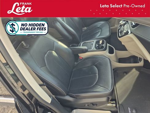 Used 2020 Chrysler Pacifica Limited FWD image 19