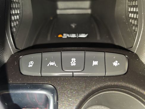 Used 2022 Chevrolet TrailBlazer RS w/ Technology Package FWD image 17