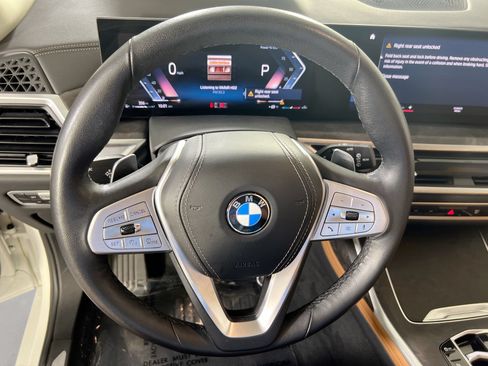 Used 2023 BMW X7 xDrive40i w/ Premium Package AWD/4WD image 11