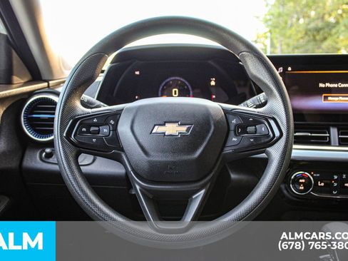 Used 2025 Chevrolet Trax LT FWD image 24