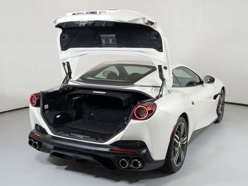 Used 2019 Ferrari Portofino image 16