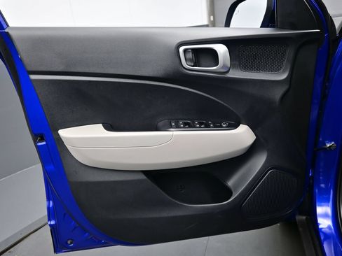 Certified 2026 Hyundai Venue SEL FWD image 9