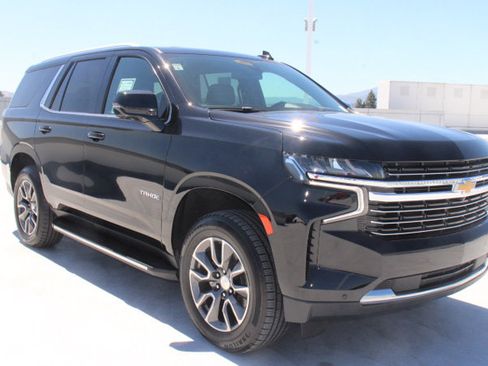 Used 2021 Chevrolet Tahoe LT w/ LT Signature Package RWD image 2