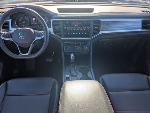 Certified 2021 Volkswagen Atlas Cross Sport SE w/ Panoramic Sunroof Package image 16